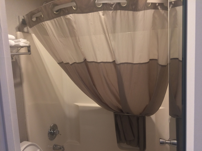 Bathroom 4, モーテル 6 ヒルズビル、バージニア, Carroll
