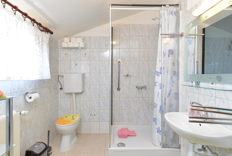 Bathroom 3, Apartment 1223, Vodnjan