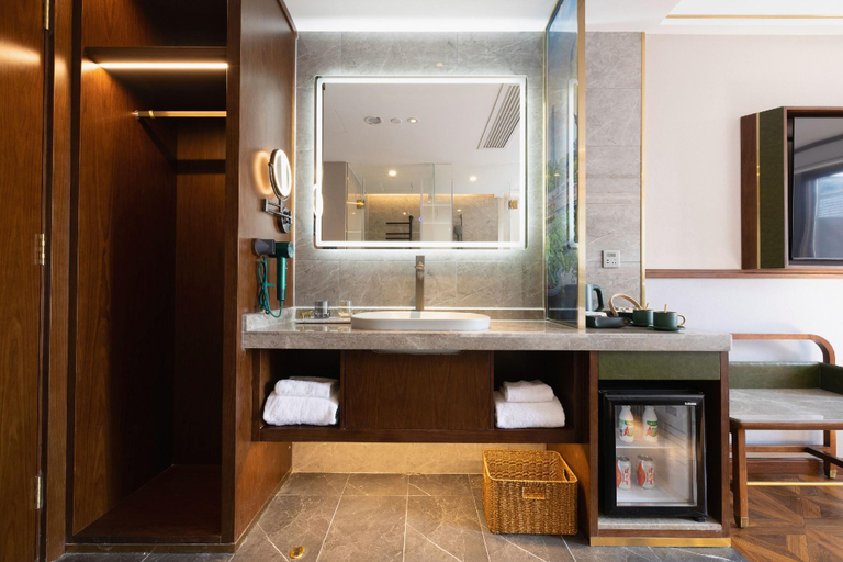 Bathroom 4, Nostalgia S Hotel(Shanghai Railway Station), Shanghai