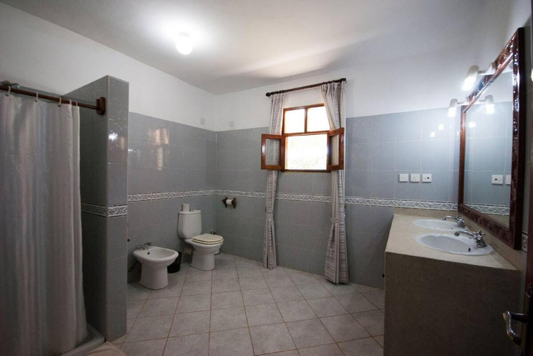 Bathroom 5, Double Heart Resort, Malindi