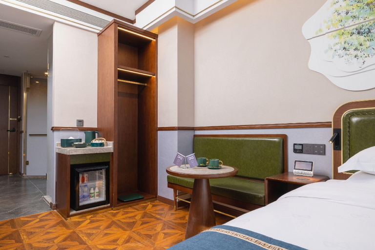 Bedroom 2, Nostalgia S Hotel(Shanghai Railway Station), Shanghai