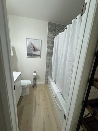 Bathroom 4, Commercial Hotel, Division No. 11
