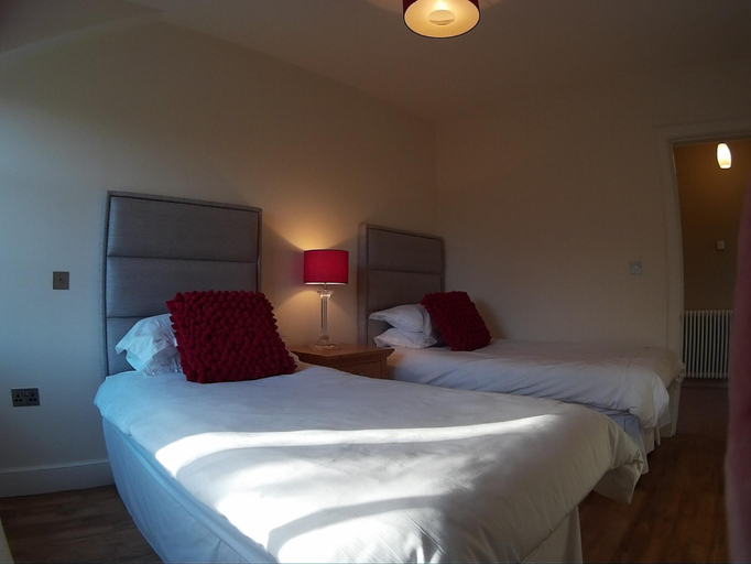 Bedroom 2, The Gate Lodge, Fermanagh and Omagh