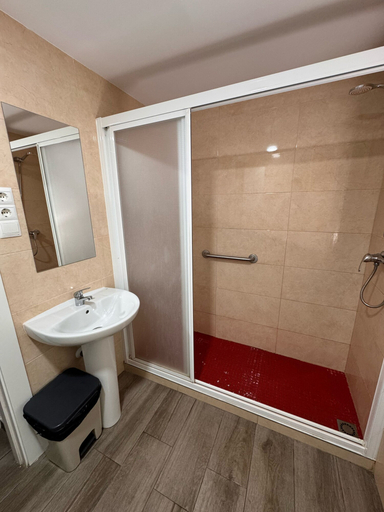 Bathroom 3, Pensión Serramar, Málaga