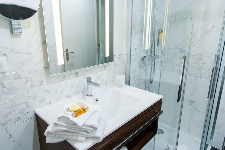 Bathroom 3, Hotel Villa Victoria, Alpes-Maritimes