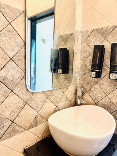 Bathroom 4, Narayana Haveli, Varanasi