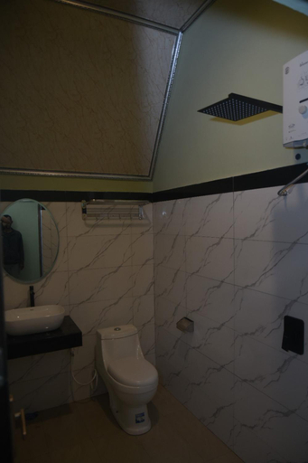 Bathroom 5, Kaliningrat Cottage 1, Lumajang