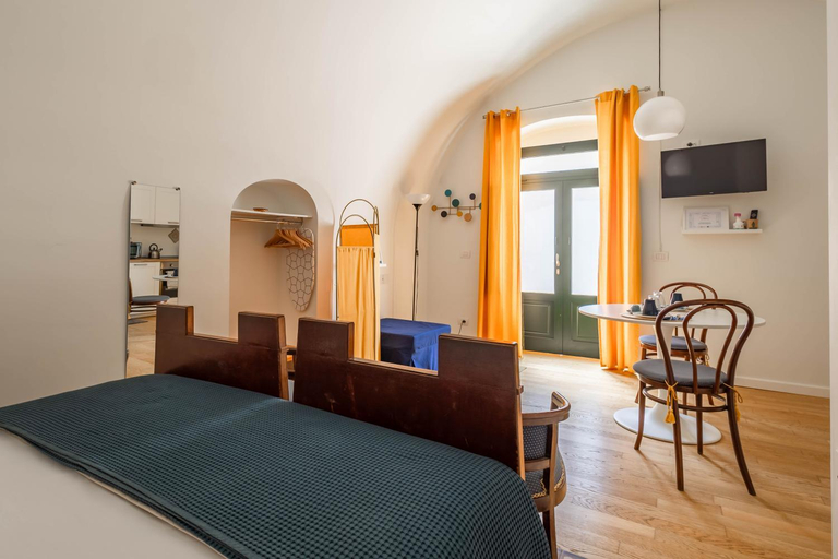Others 5, AI PALMENTI B&B, Bari