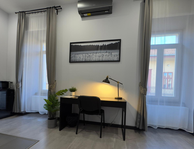 Others 5, CENTER rooms, Miskolci