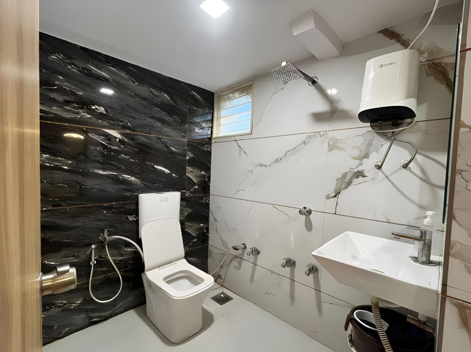 Bathroom 4, Hotel Matrix Inn, Ahmadabad