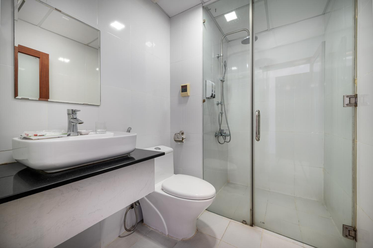 Bathroom 5, MaxHome Hotel, Da Nang