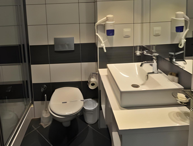 Bathroom 4, Club Shark Hotel, Bodrum