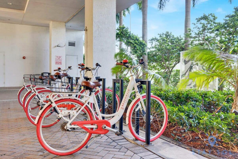 Others 3, Spectacular Studio Amazing Amenities Bay View, Broward