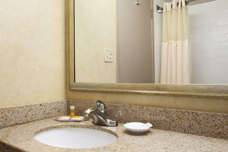 Bathroom 4, Days Inn by Wyndham Rock Falls, Whiteside