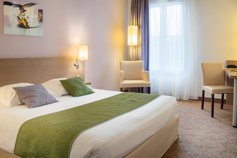 Bedroom 2, BRIT HOTEL CHATEAUDUN, Eure-et-Loir