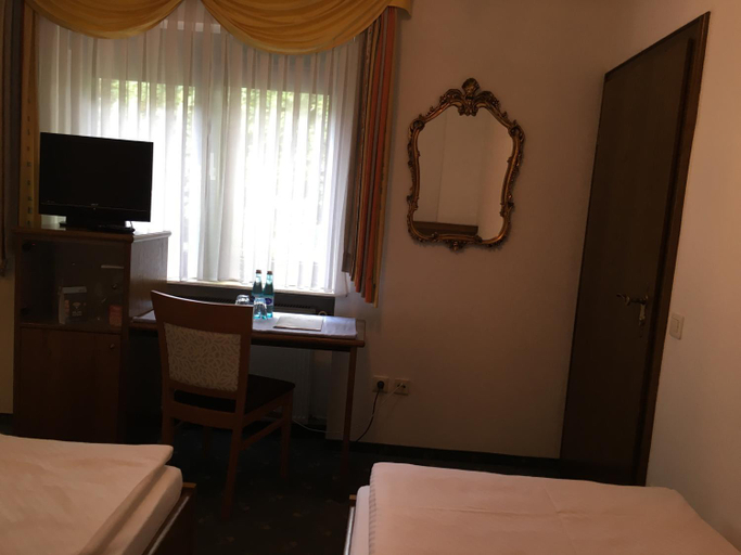 Bedroom 3, Gasthof zur Sonne Winzenhohl, Aschaffenburg