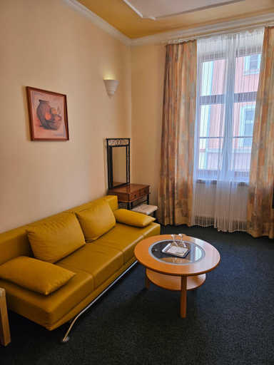Others 5, Hotel Barbarossa, Cheb