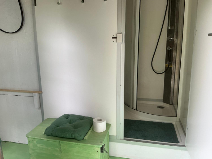 Bathroom 3, Auberge Magnette, Allier