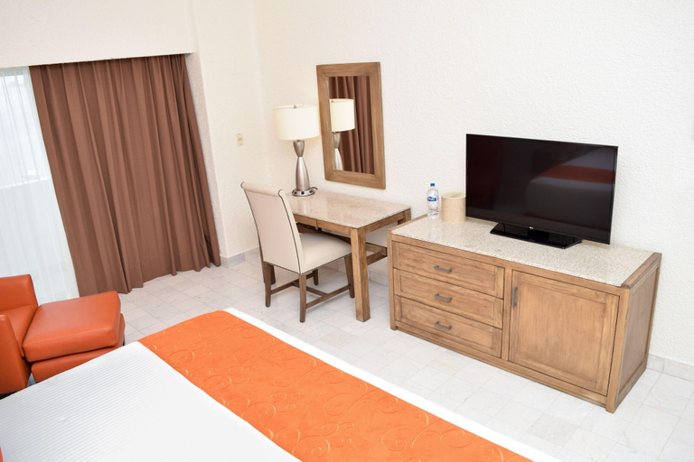 Bedroom 3, Tesoro Manzanillo All Inclusive, Manzanillo