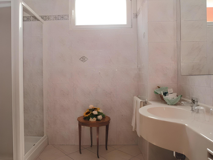Bathroom 4, Hotel Primavera, Verbano-Cusio-Ossola
