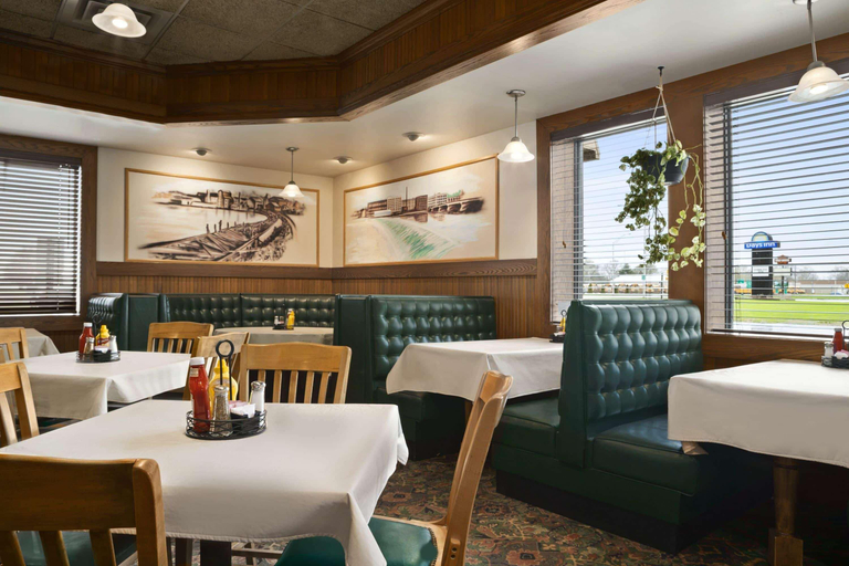 Food & Drinks 5, Days Inn by Wyndham Rock Falls, Whiteside