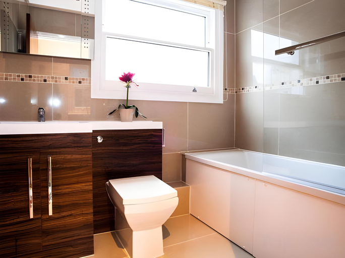 Bathroom 3, Lamington Apartments, London