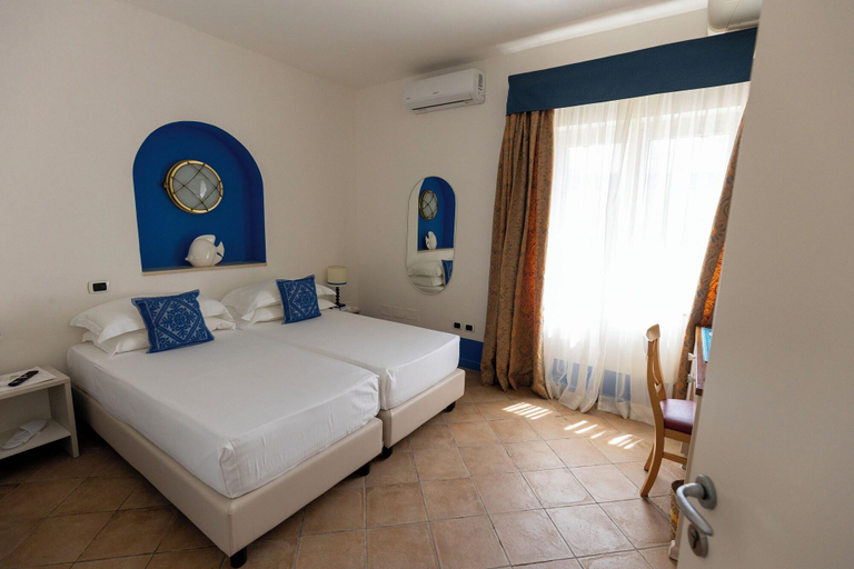 Bedroom 3, Riva Di Palo Resort, Rome