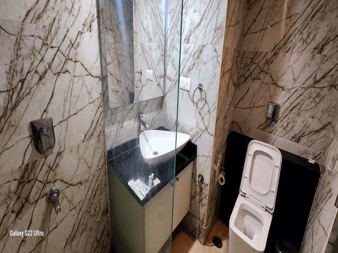 Bathroom 2, Grand Seasons -The Business Hotel, Bangalore