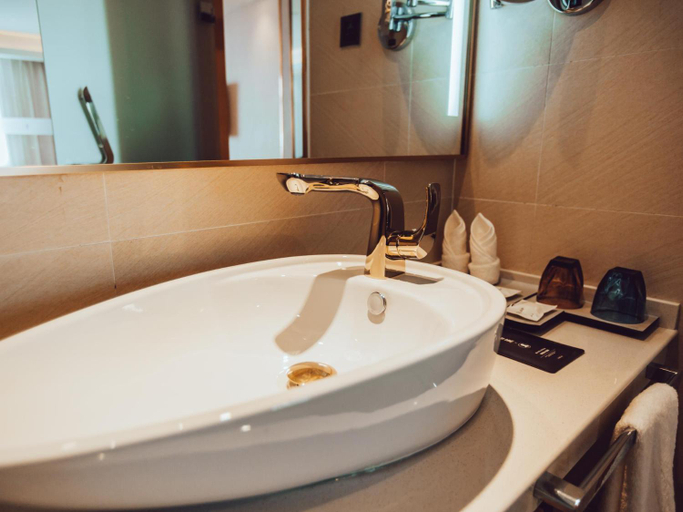 Bathroom 3, Lavande Hotels Suzhou North High-speed Railway Station, Suzhou