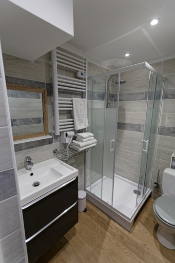 Bathroom 3, Appart'Hotel Sainte Trinite, Aube