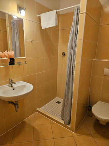 Bathroom 3, Hotel Barbarossa, Cheb