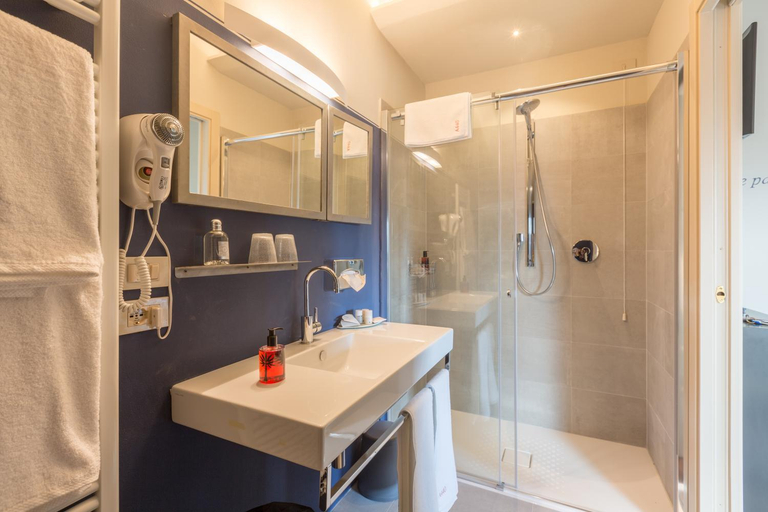 Bathroom 5, A440 in Tuscany, Siena