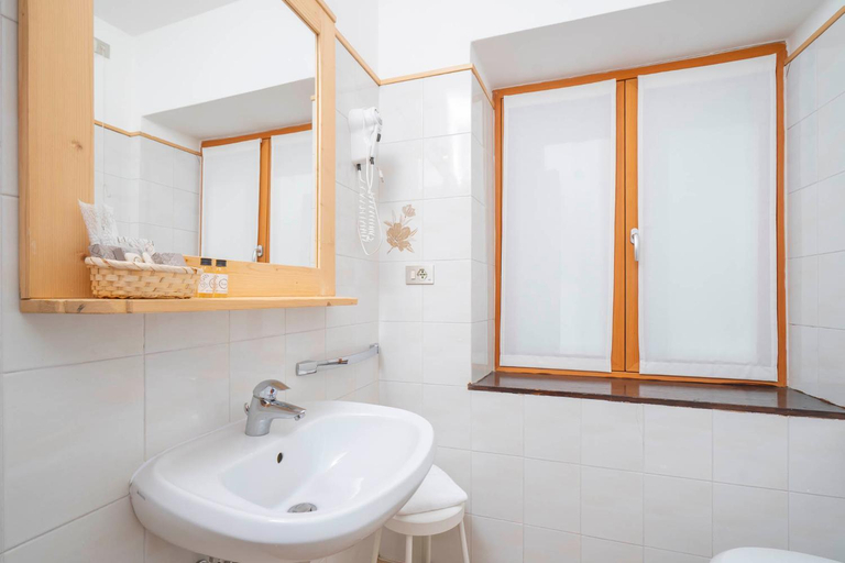 Bathroom 3, Hotel Al Sasso di Stria, Belluno
