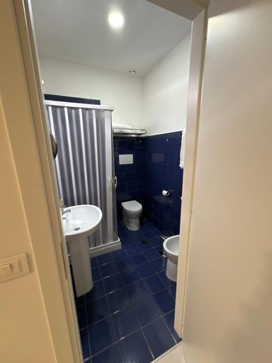 Bathroom 5, B&b Grillo, Salerno