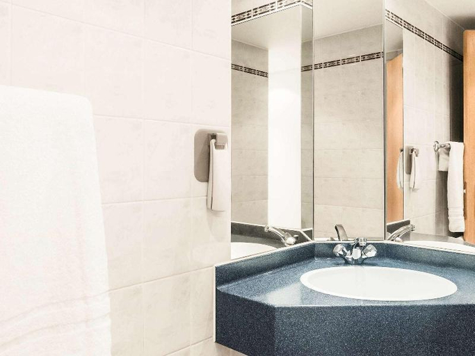 Bathroom, Ibis Bradford Shipley, Bradford