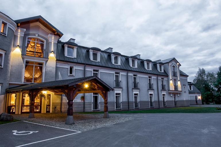 Exterior & Views