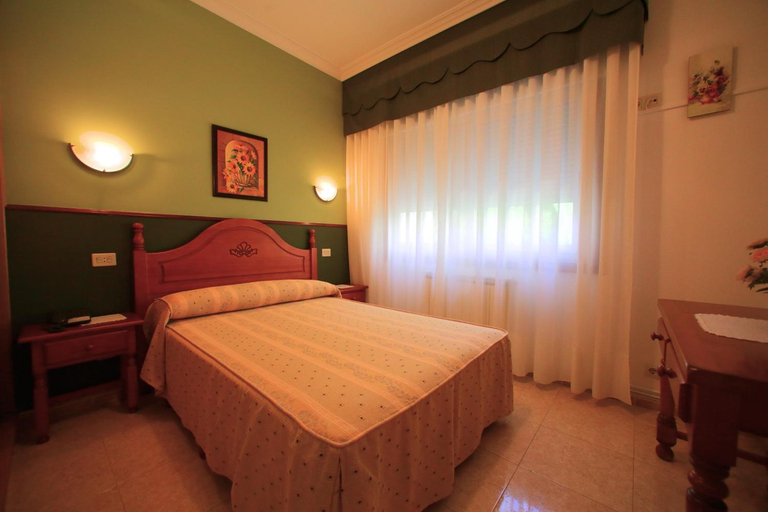 Bedroom 3, Hotel La Costera, Pontevedra