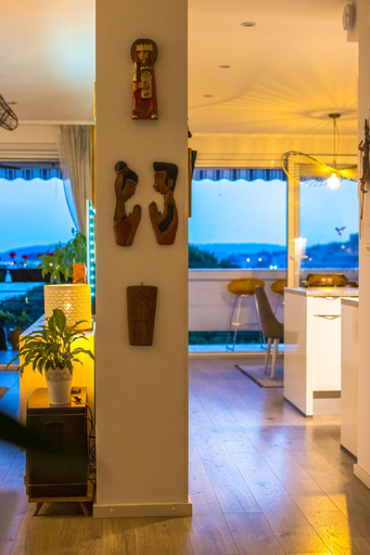 Others 5, Sunset Oasis ❥ “VELLY” 1BR w/ Sea View & Parking, Split