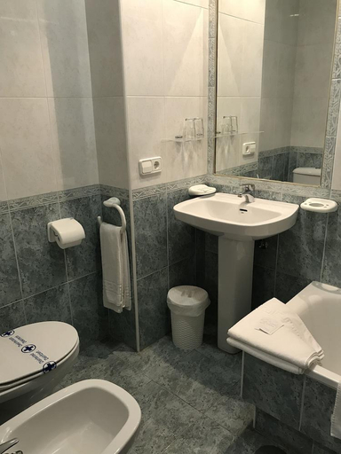 Bathroom 4, Hotel Bradomin, Pontevedra