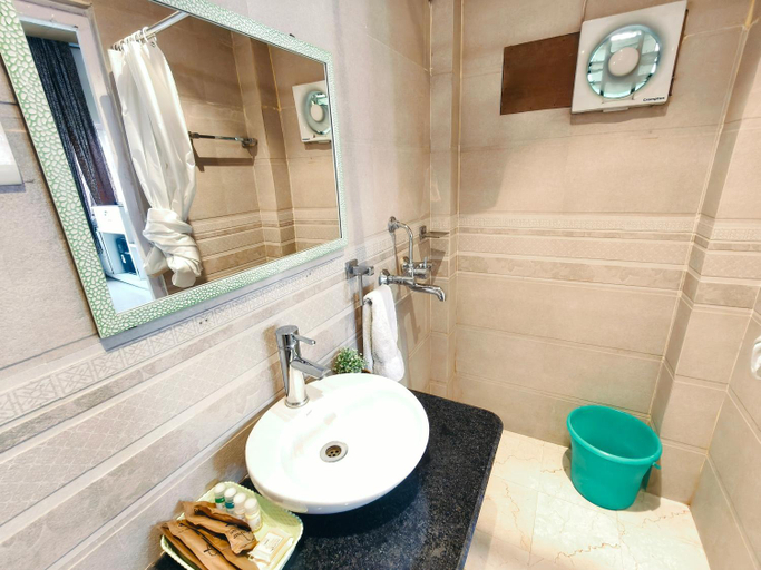 Bathroom 5, Ratnakar Bhawan (Heritage Homestay), Chandauli