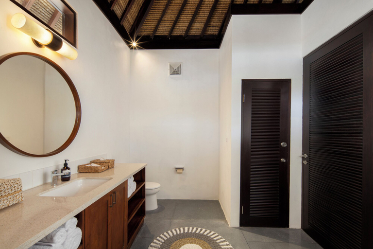 Bathroom 5, Mocean Beach Resort, West Sumbawa