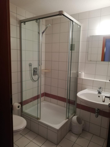 Bathroom 2, Hotel Restaurant Schwane, Zollernalbkreis