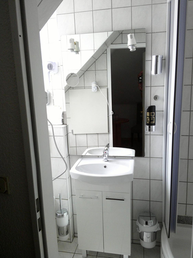 Bathroom 5, Hotel Goldenes Lamm, Rheingau-Taunus-Kreis