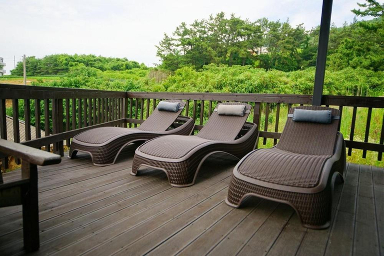 Others 3, Buan Noeulbit Unduck Pension, Buan