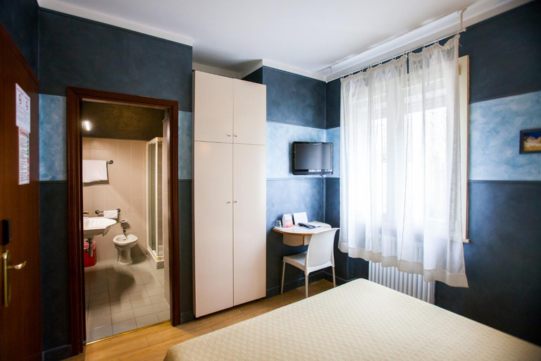 Bathroom 4, Hotel Diana, Ravenna