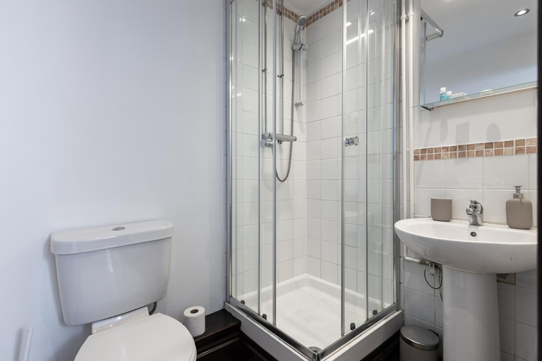 Bathroom, The Black Horse, Cambridgeshire