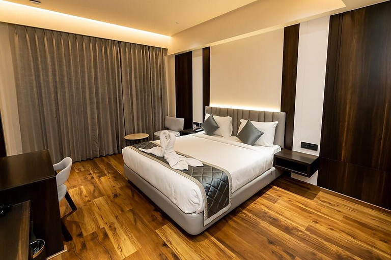 Bedroom 3, Hotel Le Grandeur, Mysore