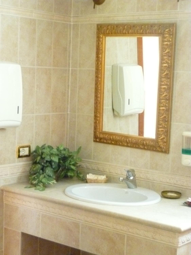 Bathroom 2, Hotel Minerva, Pordenone