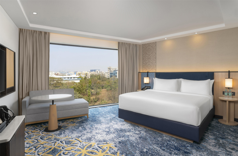 Bedroom 4, Hilton Garden Inn Mumbai International Airport, Mumbai Suburban