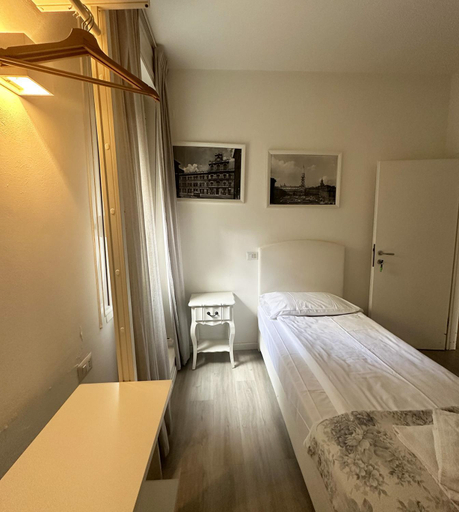 Bedroom 5, Albergo del Pozzo, Modena